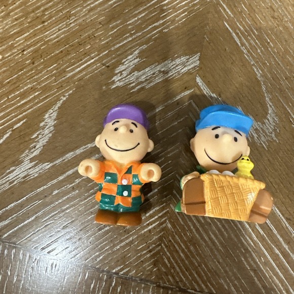 Lot of 2 1966 Vintage Charlie‎ Brown Plastic Figurines ~ Purple Hat & Egg Basket - Picture 1 of 3